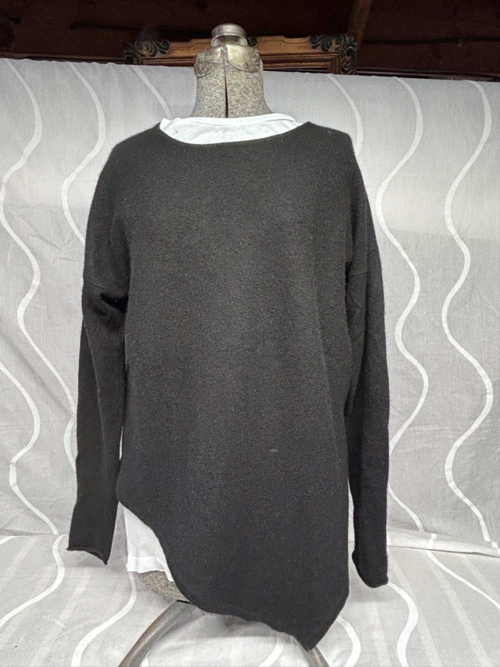 Philosophy Women’s Asymetrical Black Cashmere Sweater